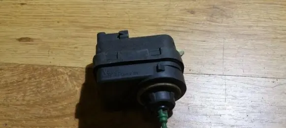Headlight level adjustment motor