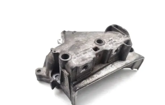 Engine mounting bracket