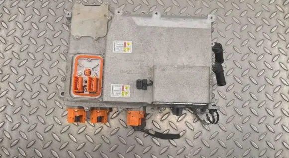 Voltage converter inverter