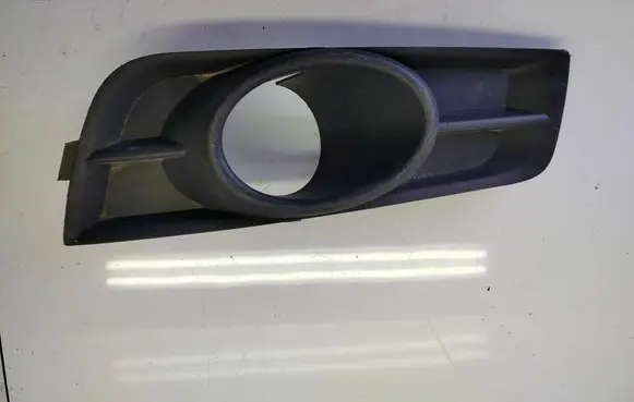 Chevrolet Cruze Front fog light trim/grill 96981086