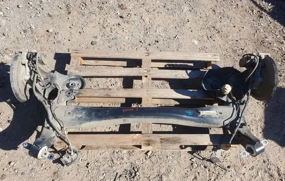 Peugeot 5008 II Rear axle beam 9833975080
