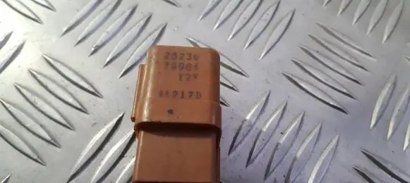 Nissan Almera N16 Other relay 2523079964