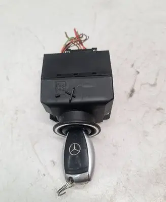 Mercedes-Benz C W203 Ignition lock 2095453308 33002428 3017111261606176
