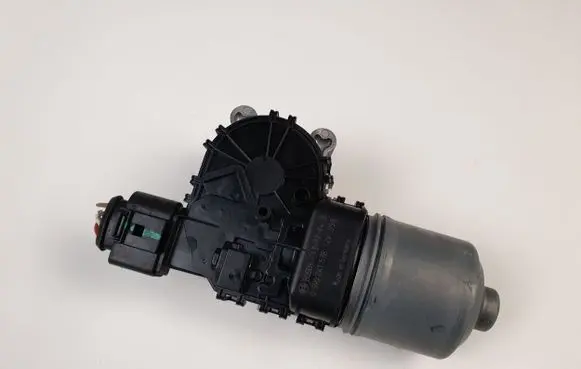 Peugeot 208 Wiper motor 0390241578