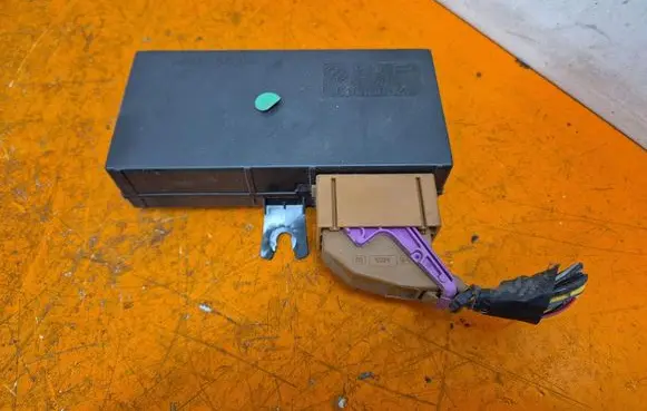 Fiat Linea Central body control module 51805054