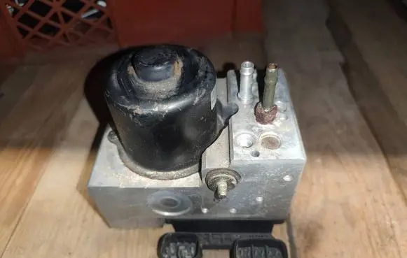 Lexus IS 200-300 ABS Pump 4454053010