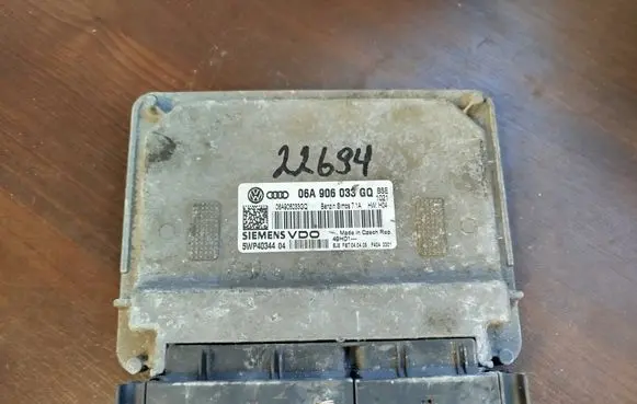 Skoda Octavia Mk2 (1Z) Engine control unit/module 06a906033gq