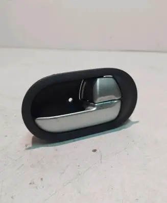 Mitsubishi Colt Front door interior handle 6H08