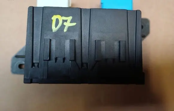 Citroen C4 II Picasso Tow bar relay 71781266 28469070 9812711280