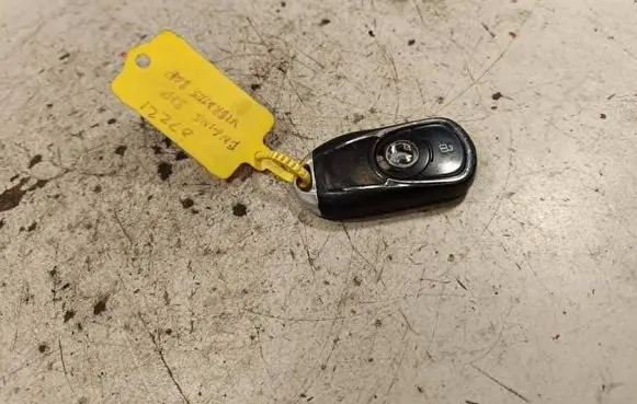 Opel Insignia B Ignition key/card 