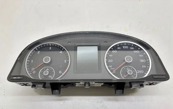 Volkswagen Touran II Speedometer (instrument cluster) 1T0920865A