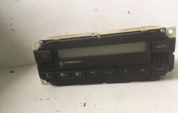 Volkswagen PASSAT B5 Climate control unit 5HB00761702