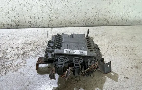 Renault Megane II Engine control unit/module 8200807626 8200804775 S122326113A