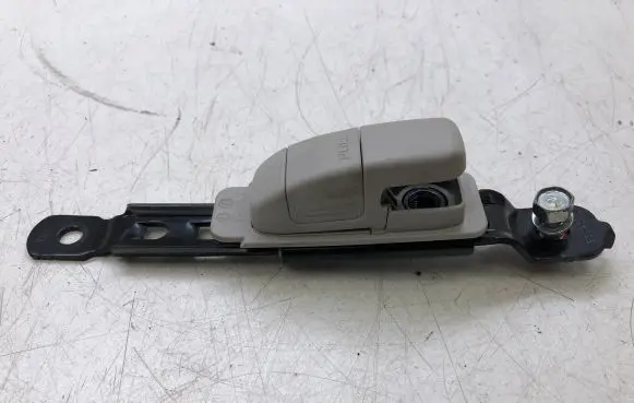 Nissan Juke I F15 Seat belt height adjuster 