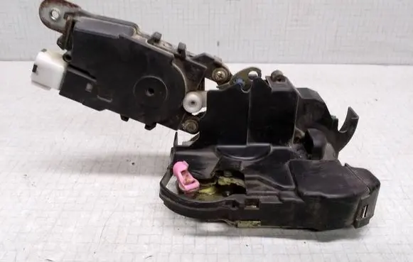 Subaru Legacy Front door lock