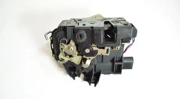 Audi A6 S6 C5 4B Rear door lock 4B0839016B