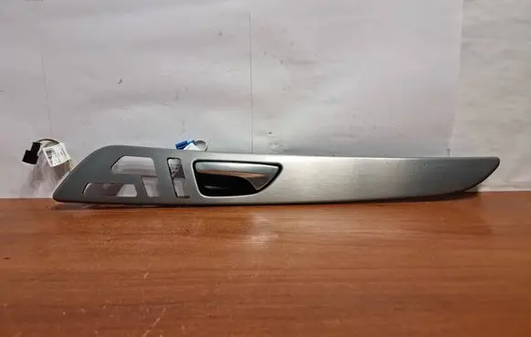 Mercedes-Benz GL X166 Front door trim bar A1667600561