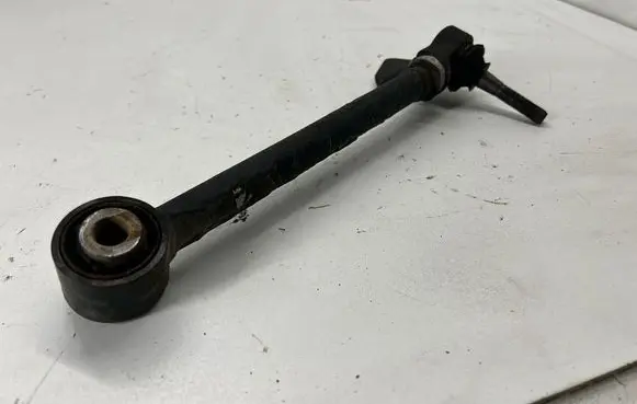 Subaru Forester SK Rear control arm 20250FL010 20250FL020
