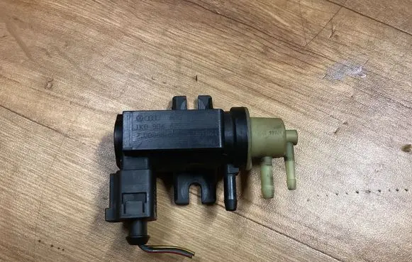 Volkswagen PASSAT B6 Turbo solenoid valve 1K0906627A 06T061 70086800
