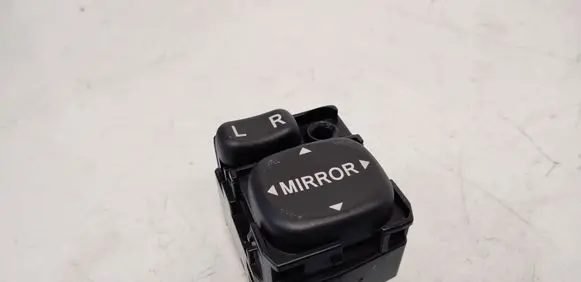 Wing mirror switch