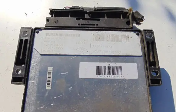 Renault Megane I Engine control unit/module 7700114873