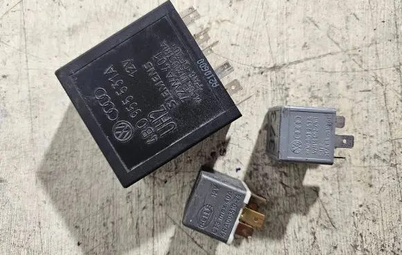 Volkswagen PASSAT B5 Other relay 4B0955531A 72WA401 A210600