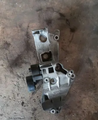 Renault Megane III A/C compressor mount bracket 8200669495