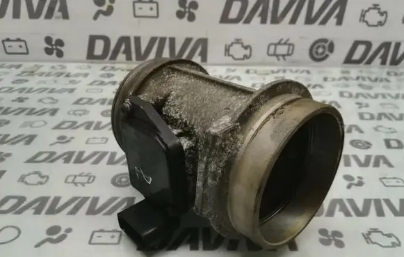 Audi A6 S6 C5 4B Mass air flow meter 059906461D 059906461 AFH70-25C