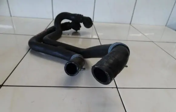 Volkswagen T-Roc Engine coolant pipe/hose