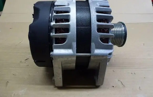 Renault Koleos I Generator/alternator FGN23S013