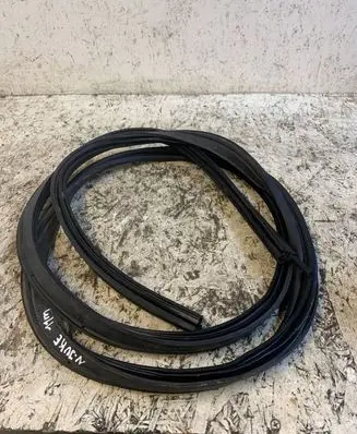 Nissan Juke I F15 Trunk rubber seal (body) 