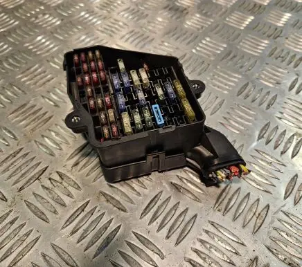 Audi A4 S4 B5 8D Fuse module 8D1941824
