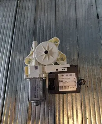 Rear window lifting mechanism without motor