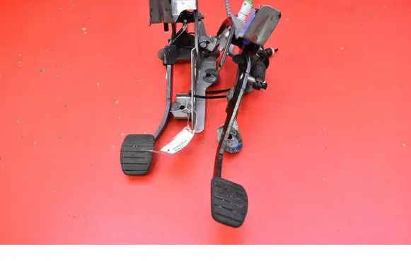 Renault Clio I Accelerator throttle pedal 465033381R