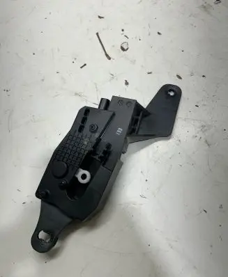 Fuel tank cap lock motor