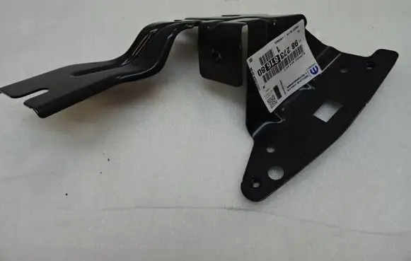 Peugeot 208 II Fender mounting bracket 9827381680