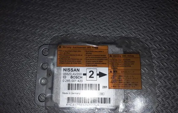 Nissan Primera Airbag control unit/module 98820AV200 0285001420