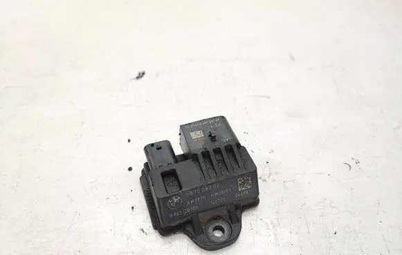 BMW 1 F20 F21 Glow plug pre-heat relay 8570087 0522120103