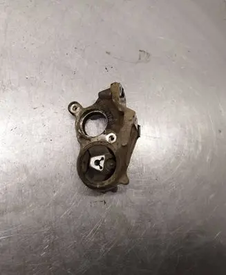 Citroen Berlingo Engine mount bracket 810907