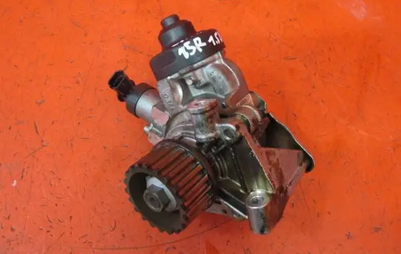 Renault Captur Fuel injection high pressure pump 167007358R 0445010704