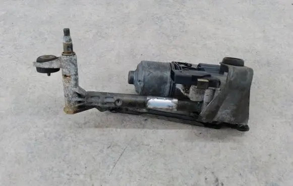 Volkswagen Touran I Front wiper linkage 