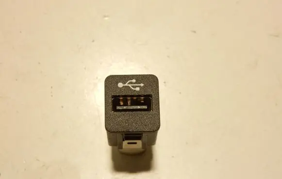 BMW 5 F10 F11 USB socket connector 9237656 59169