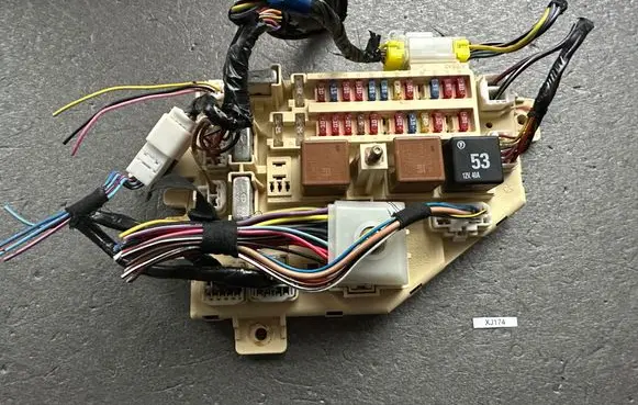 Jeep Cherokee XJ Fuse module 56007573AE