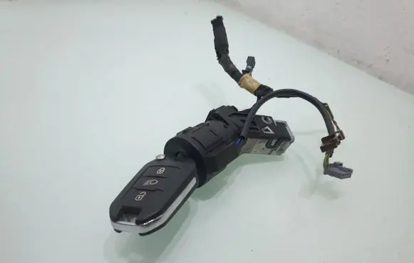 Peugeot 208 Ignition lock 96762547