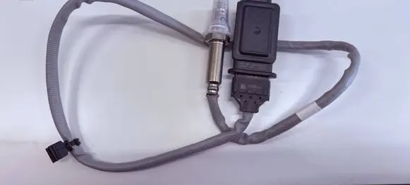 Volkswagen Touran III Lambda probe sensor 05L907807DF B130086166