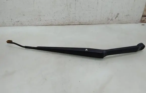 Nissan X-Trail T30 Front wiper blade arm