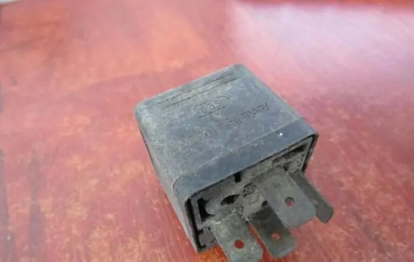 Volkswagen PASSAT B5.5 Other relay 431951253h
