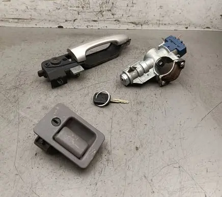 Mazda Tribute Lock set 98AB11572 1M51A224A37AB YF3A5406004AAW
