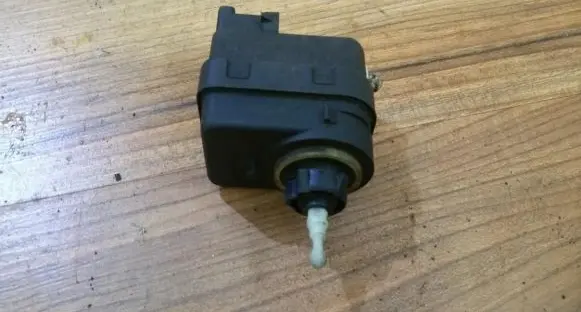 Renault Scenic I Headlight level adjustment motor 