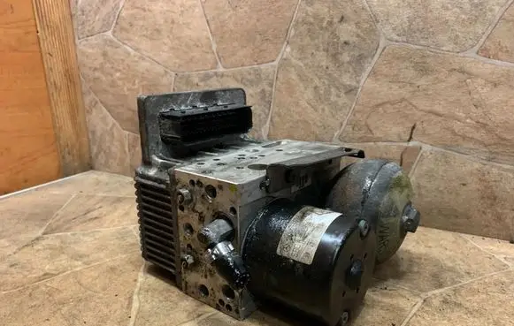 Mercedes-Benz SL R230 ABS Pump A0004301394